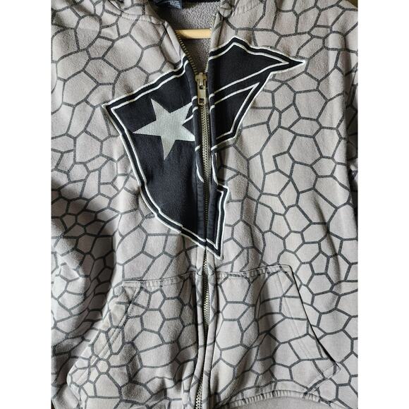 Vintage FAM0OUS STARS AND STRAPS Y2K Gray Black Travis Barker Hoodie Women SZ 8 - Picture 3 of 8